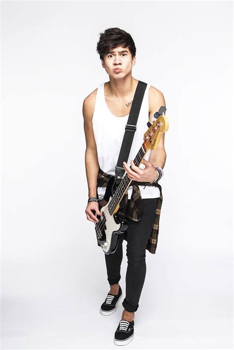 calum hood penis|Calum Hood: Penis Photo of 5 Seconds of Summer Bassist Goes。